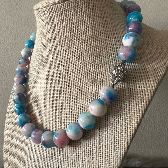 90s Style Marbled/Tie-dye Glass Bead Necklace - Strong Rhinestone Magnet Clasp - Picture 4 of 6